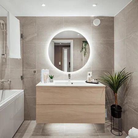 Modern House With Two Bathrooms And Two Bedrooms, Renovated In 2022 * Bergen